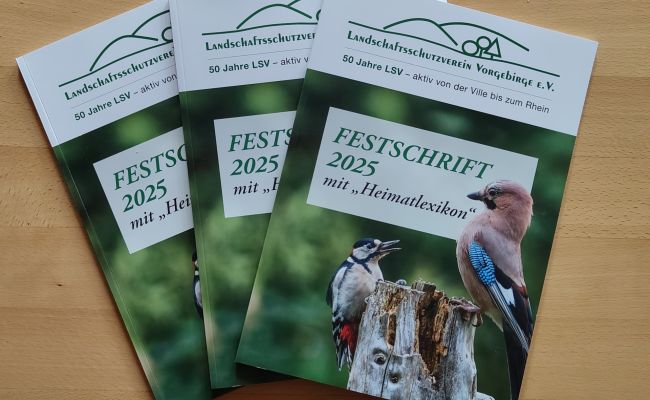 LSV übergibt Festschriften der Jubiläen an das Stadtarchiv Bornheim LSV übergibt Festschriften der Jubiläen an das Stadtarchiv Bornheim
